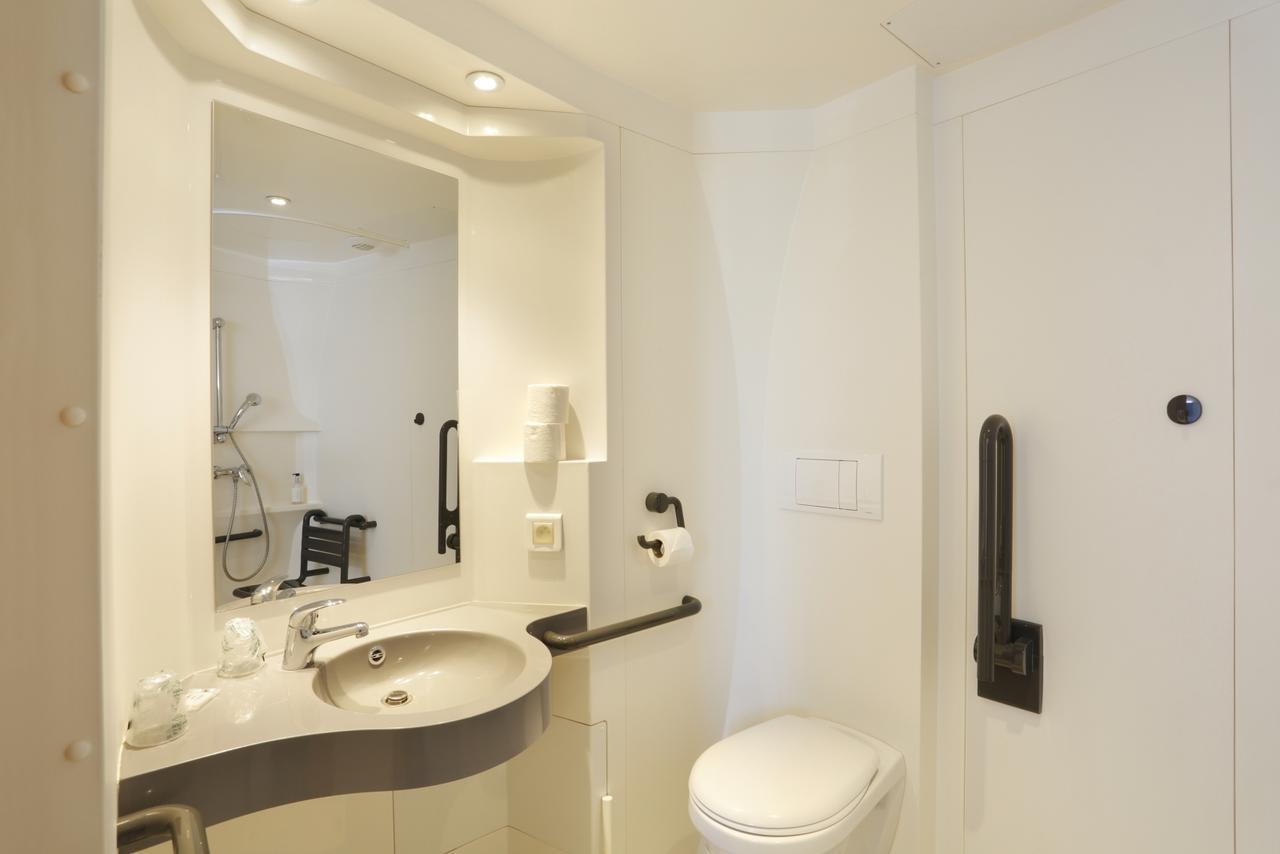 Hotel First Paris Sud 2*