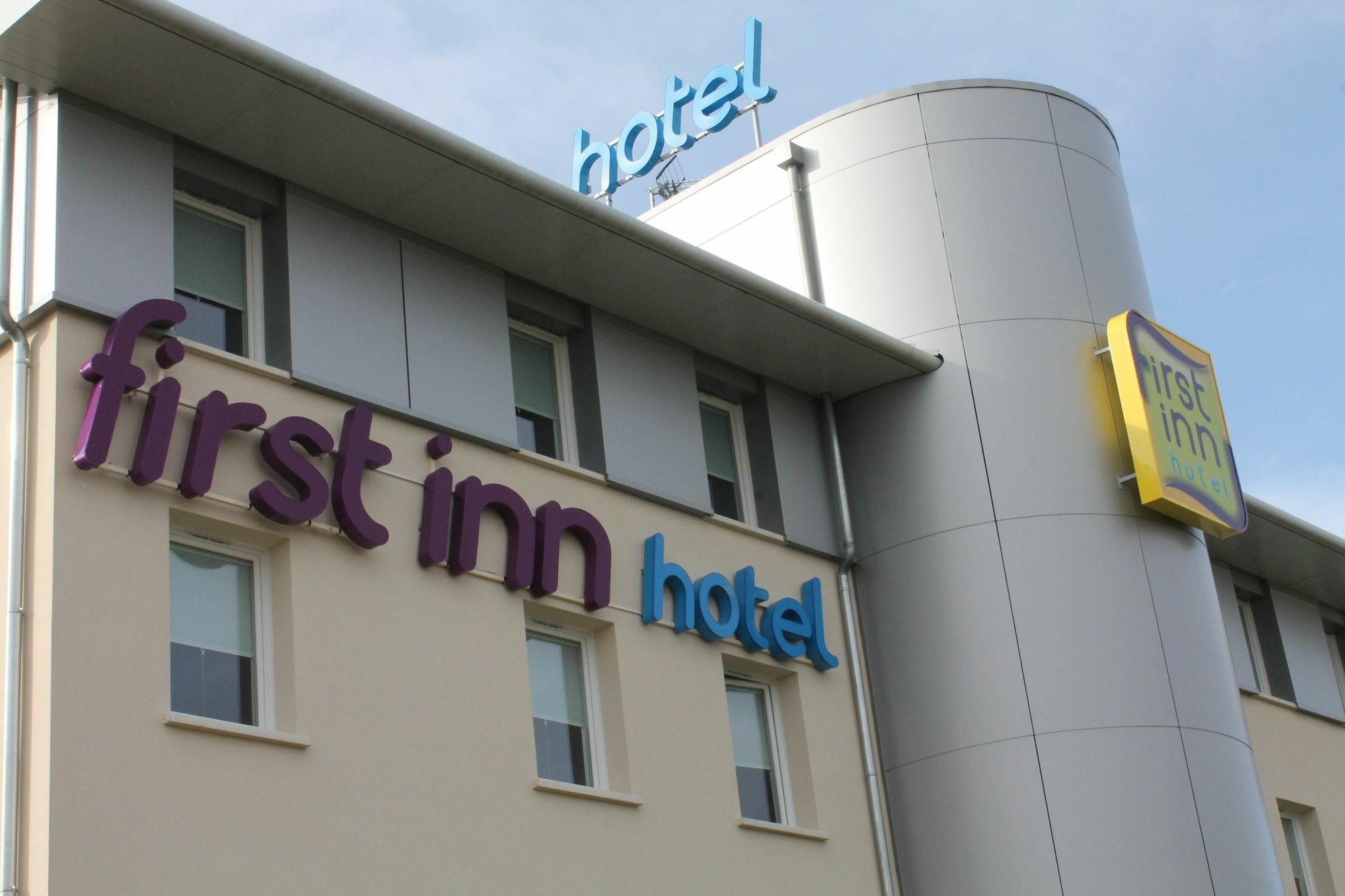 Hotel First Paris Sud